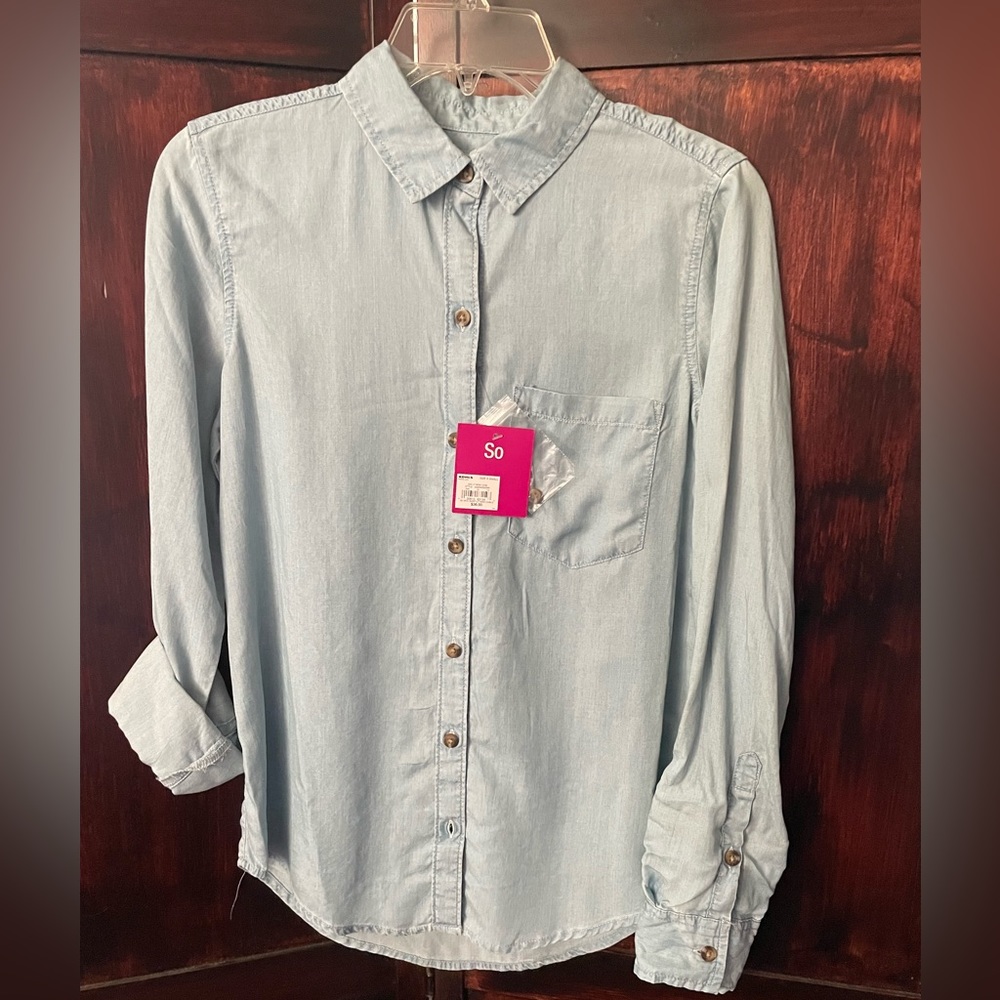 SO light blue long sleeve chambray button down shirt NWT